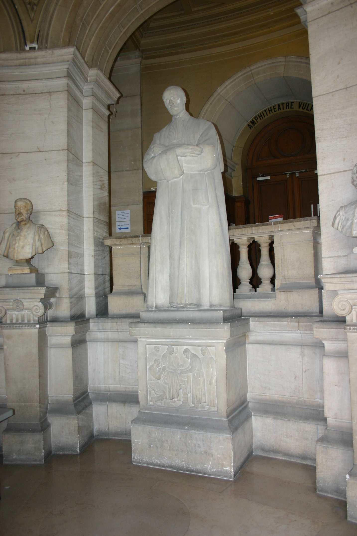 Felix Terrier's statue, Grand Hall, Université Paris Descartes, Paris (1).JPG